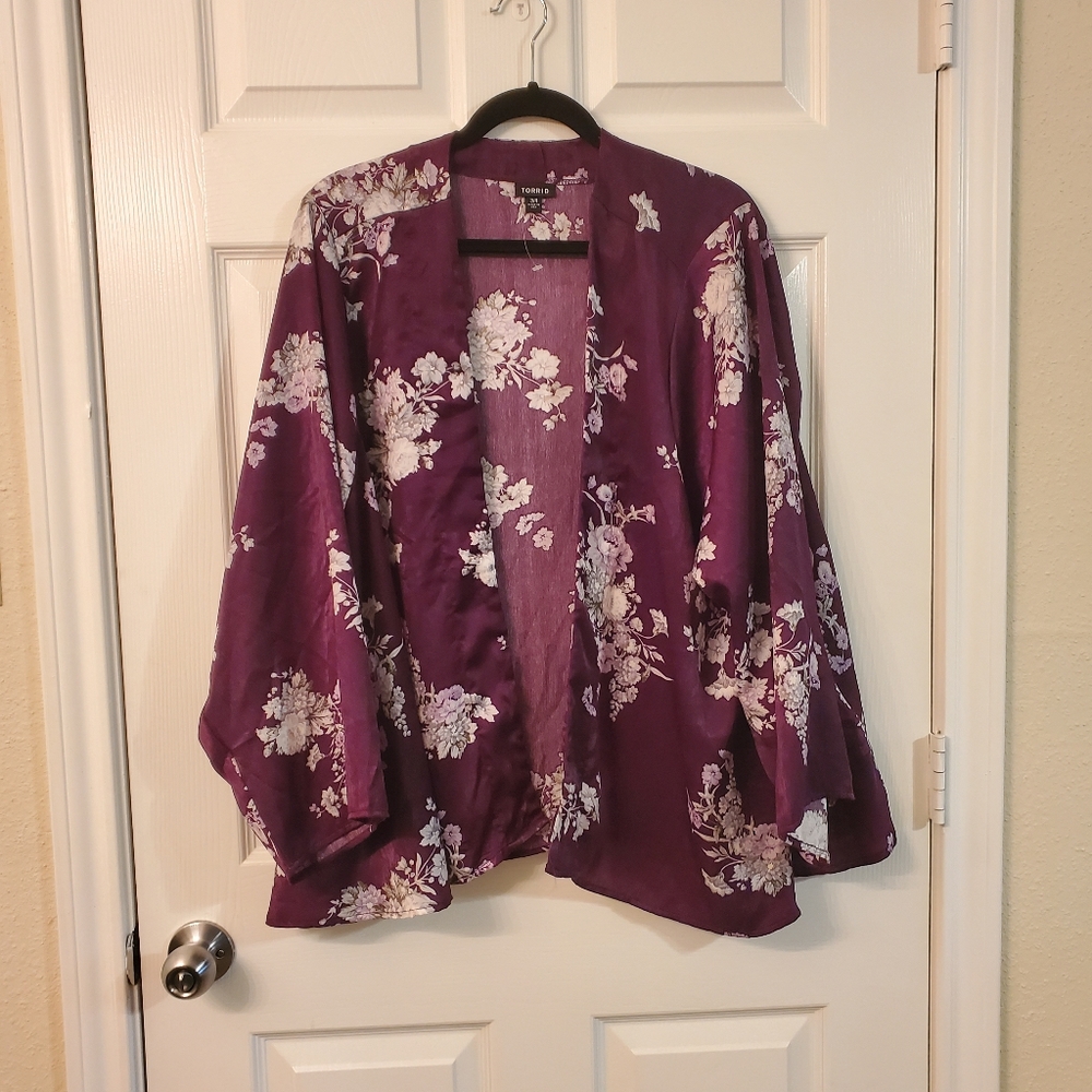 Torrid purple floral satin kimono